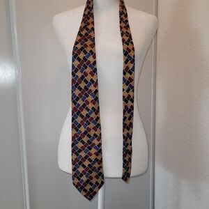 Geometric Patterned Silk Tie